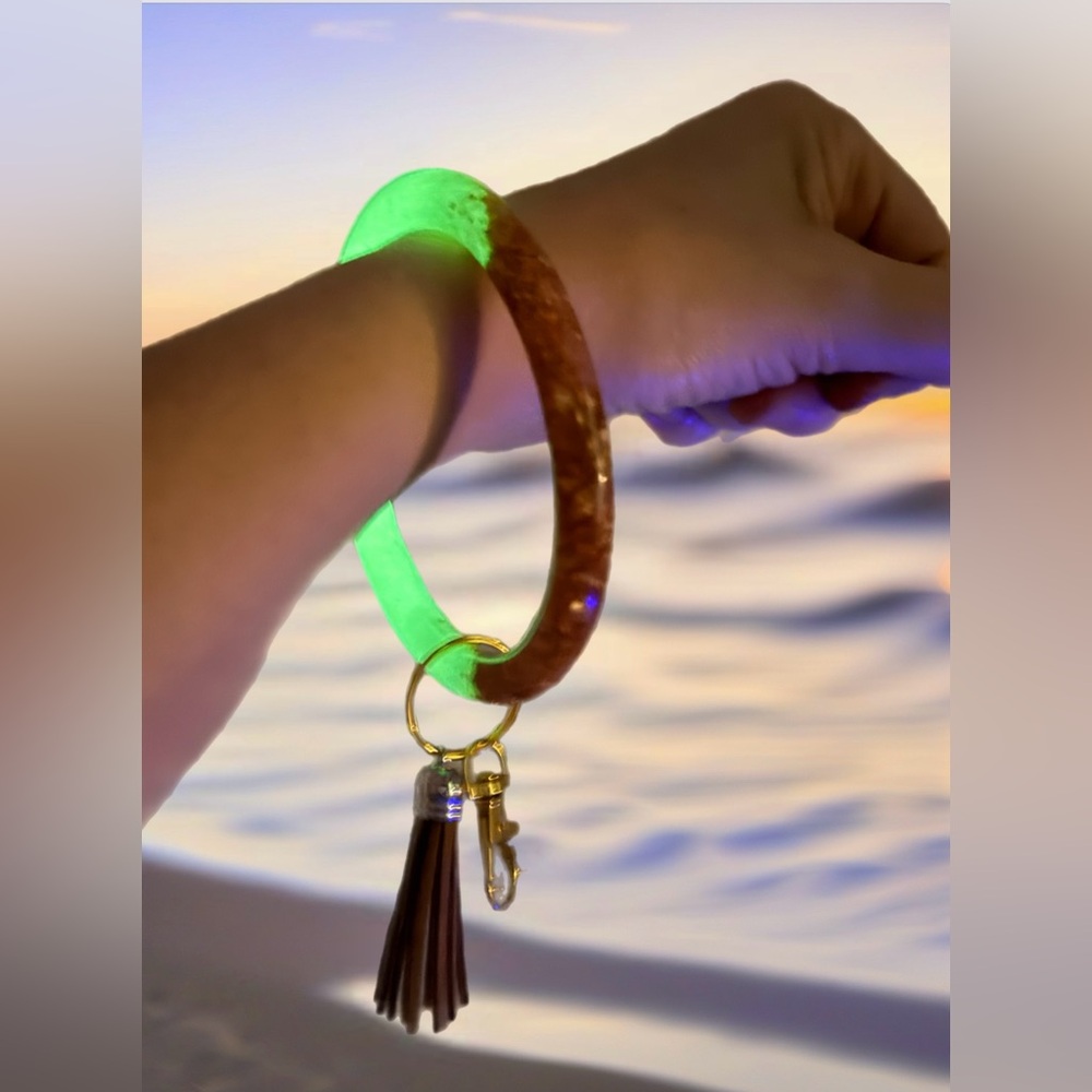 Elegant #bita.handmade.gallery keychain Bracelet with Tassel glowing in dark